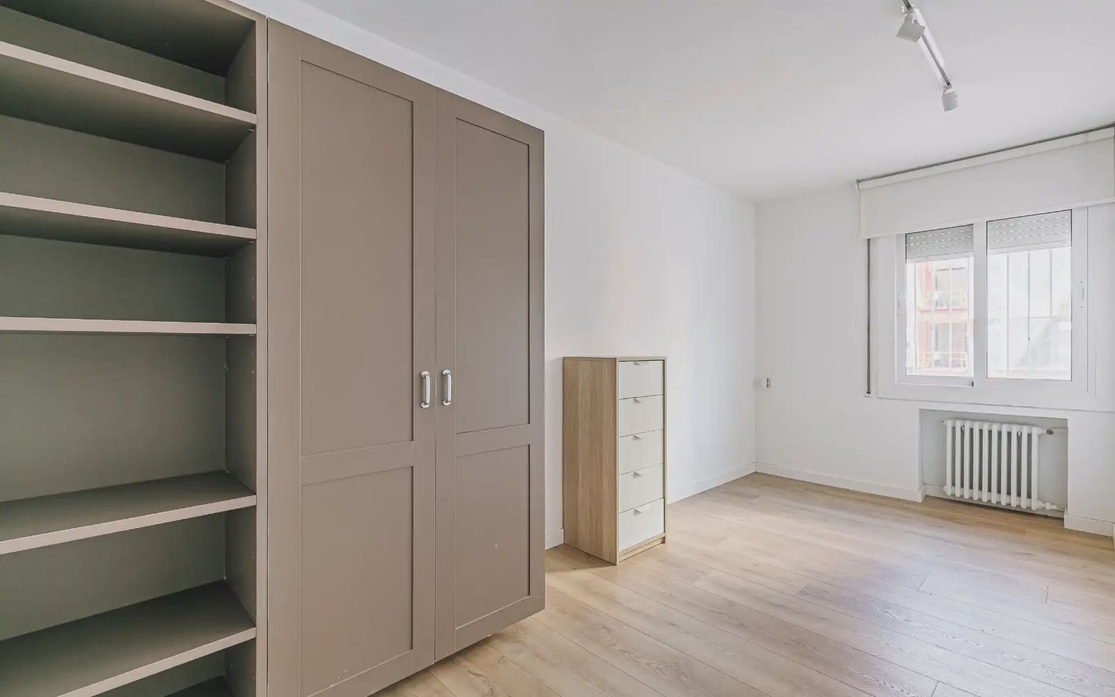 3 sovrum Lägenhet att hyra i Barcelona stad med pool garage - 2 950 € (Ref: 10007481)