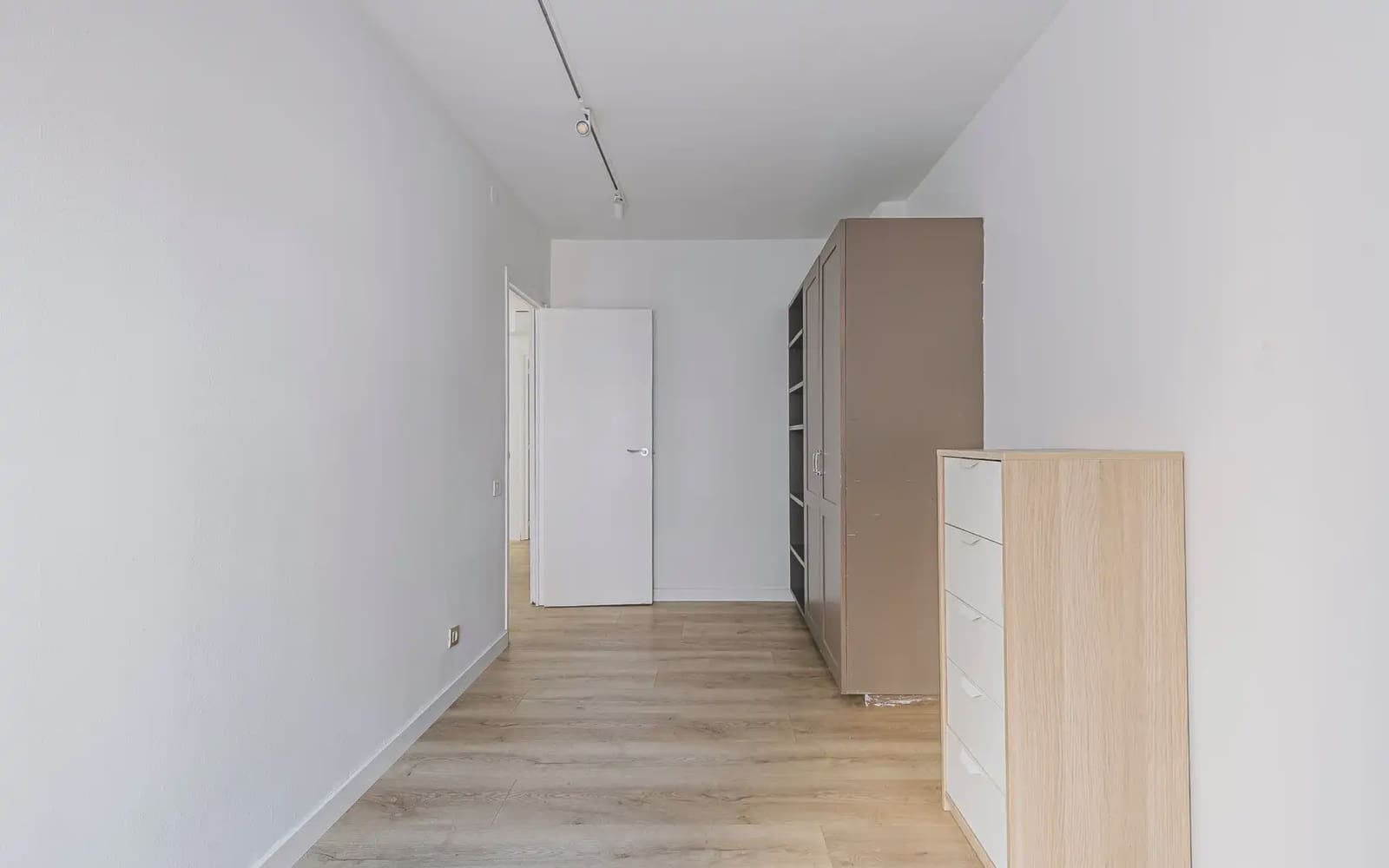 3 sovrum Lägenhet att hyra i Barcelona stad med pool garage - 2 950 € (Ref: 10007481)