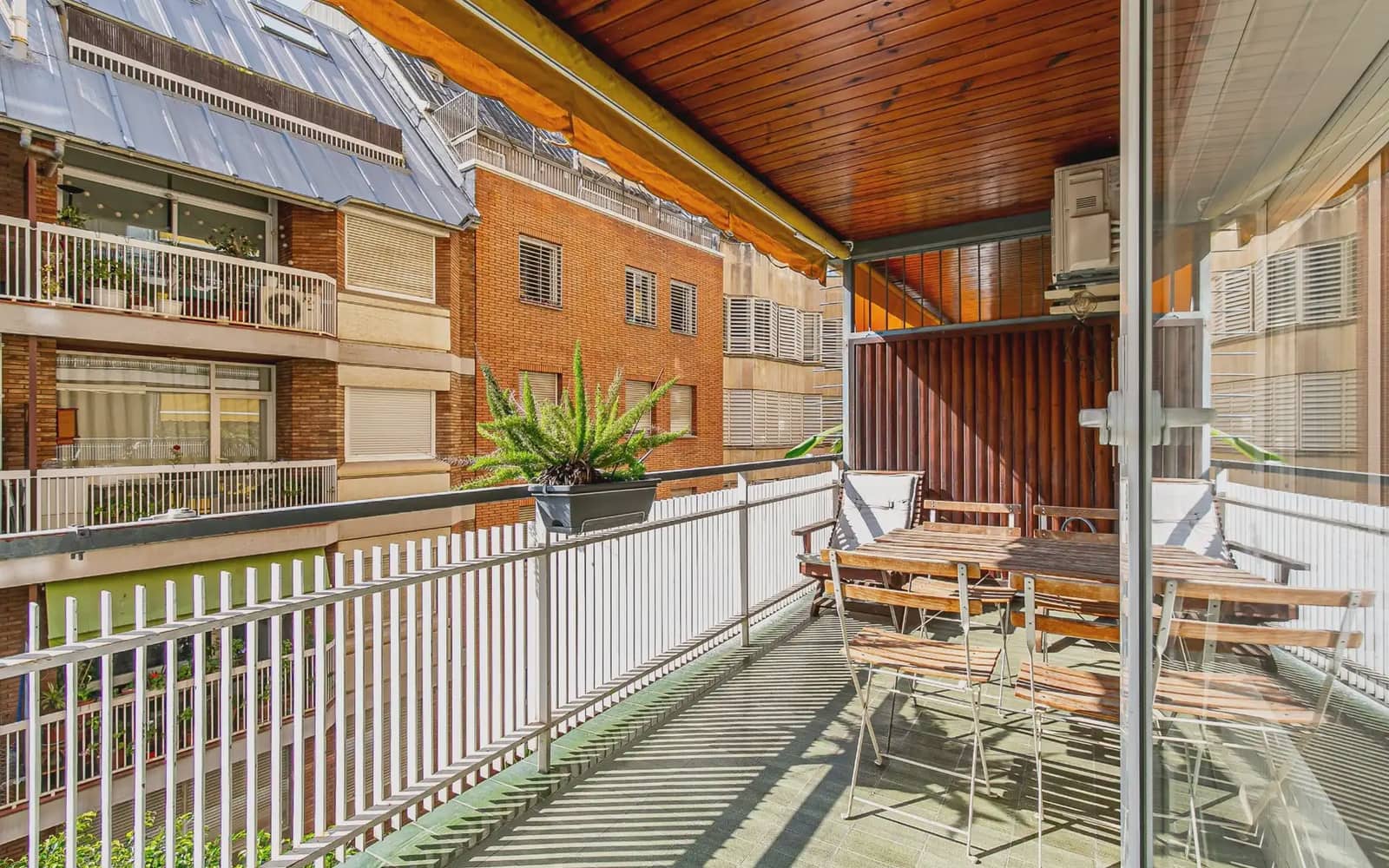 3 sovrum Lägenhet att hyra i Barcelona stad med pool garage - 2 950 € (Ref: 10007481)