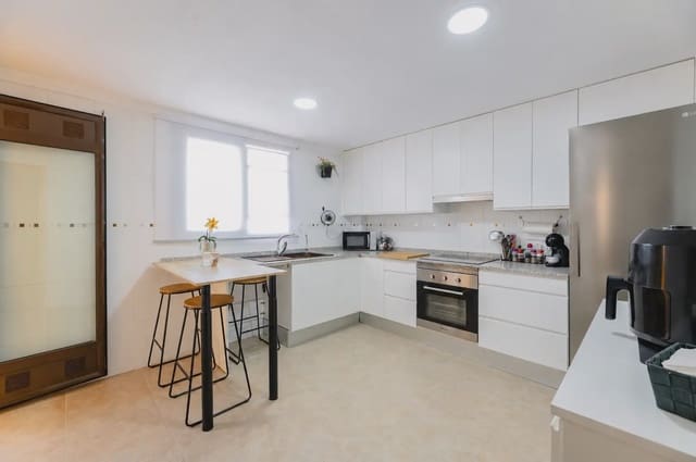 4 bedroom Terraced Villa for sale in Massamagrell with garage - € 430,000 (Ref: 10009309)