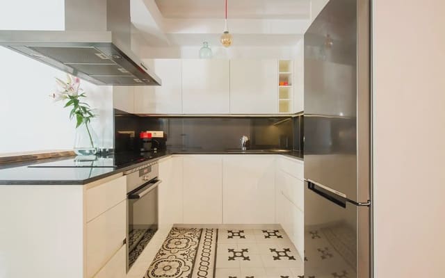 Appartement de 3 chambres à louer à El Barri Gòtic, Barcelone ville - 2 290 € (Ref: 10019379)