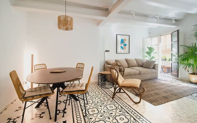 Appartement de 3 chambres à louer à El Barri Gòtic, Barcelone ville - 2 290 € (Ref: 10019379)