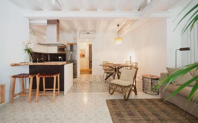Appartement de 3 chambres à louer à El Barri Gòtic, Barcelone ville - 2 290 € (Ref: 10019379)