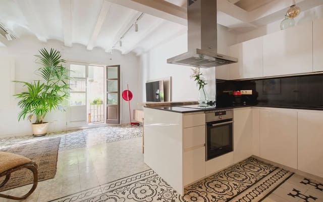 Appartement de 3 chambres à louer à El Barri Gòtic, Barcelone ville - 2 290 € (Ref: 10019379)