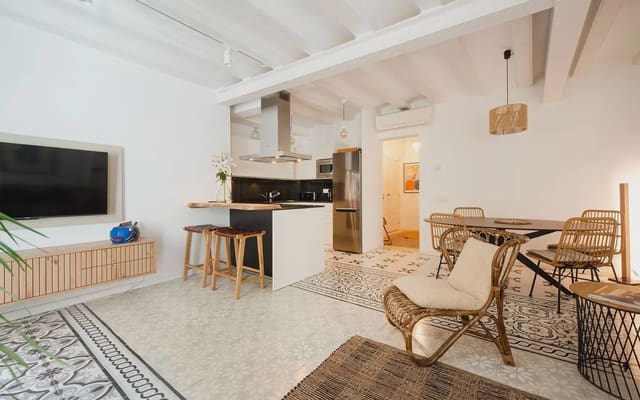 Appartement de 3 chambres à louer à El Barri Gòtic, Barcelone ville - 2 290 € (Ref: 10019379)