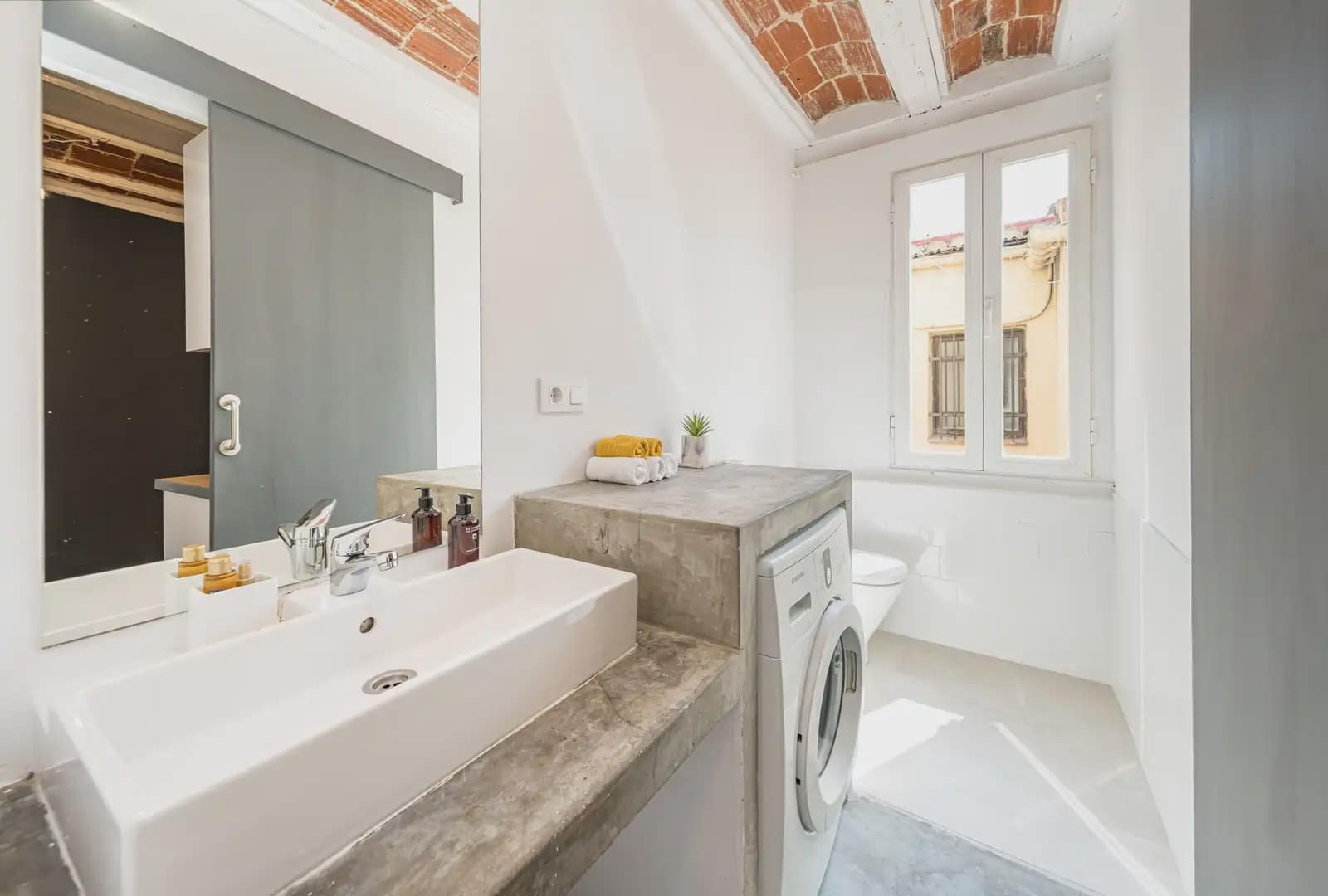 1 soveværelse Lejlighed til leje i Madrid by - € 1.400 (Ref: 10022895)