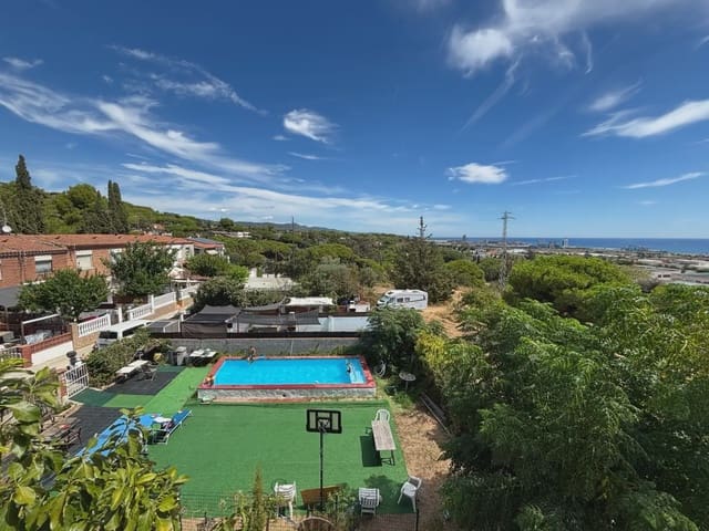 4 bedroom Townhouse for sale in Cabrera de Mar with pool garage - € 565,000 (Ref: 10035731)