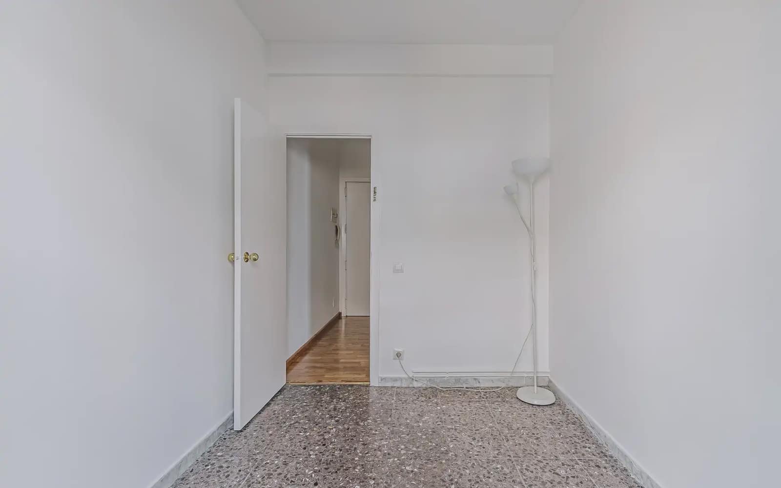 4 slaapkamer Flat te koop in Barcelona stad - € 460.000 (Ref: 10036221)