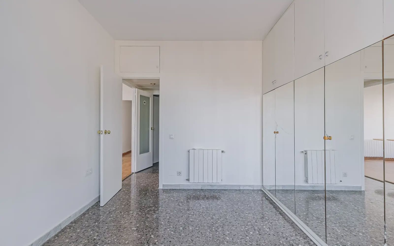 4 slaapkamer Flat te koop in Barcelona stad - € 460.000 (Ref: 10036221)
