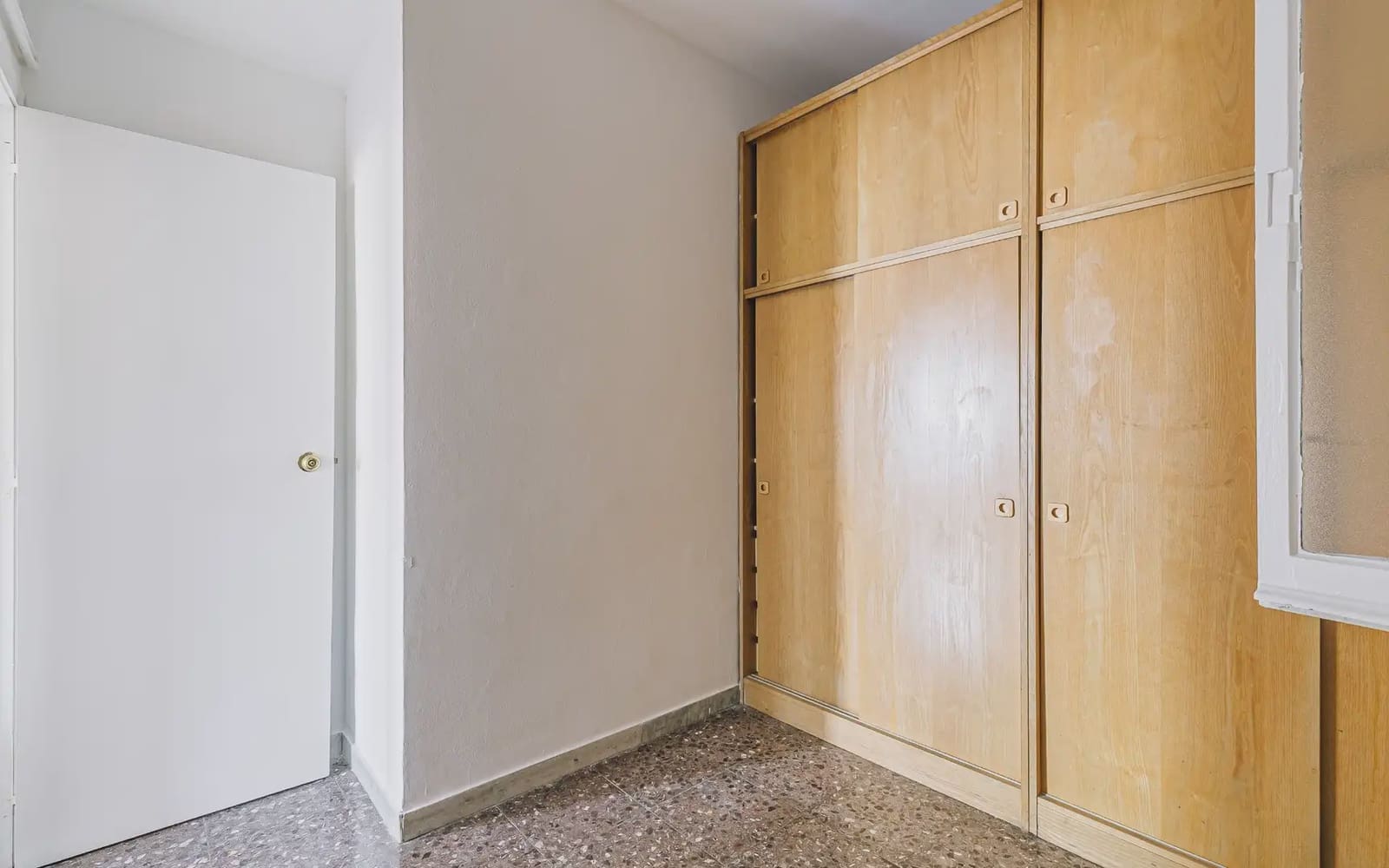 4 slaapkamer Flat te koop in Barcelona stad - € 460.000 (Ref: 10036221)