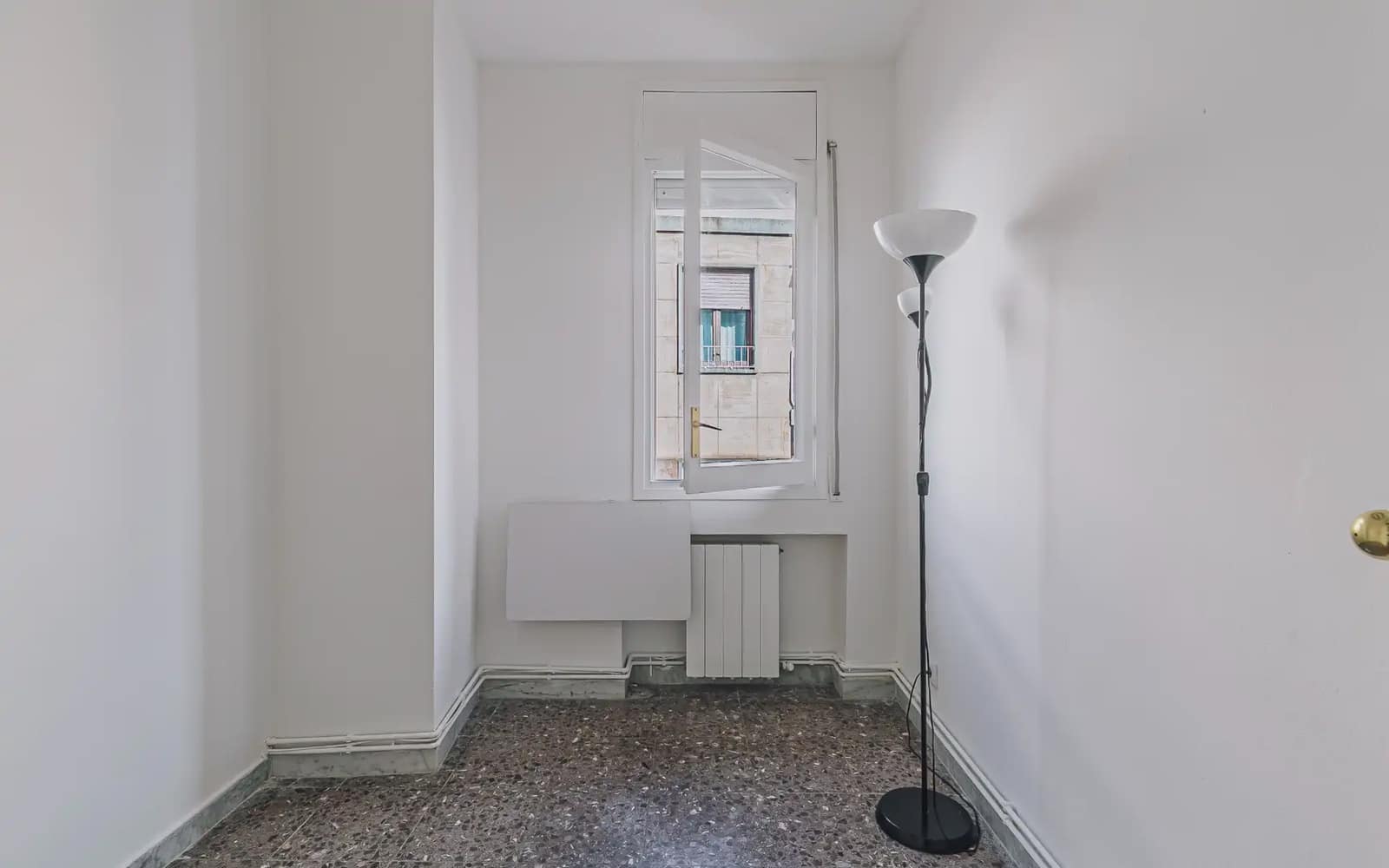 4 slaapkamer Flat te koop in Barcelona stad - € 460.000 (Ref: 10036221)