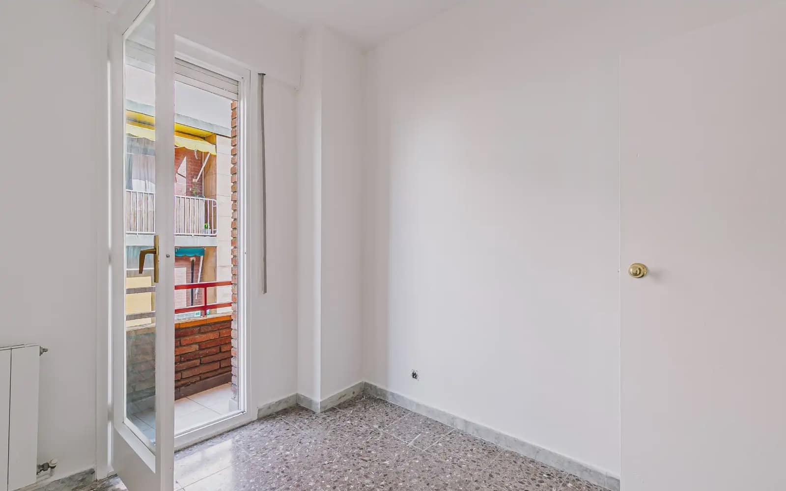 4 slaapkamer Flat te koop in Barcelona stad - € 460.000 (Ref: 10036221)