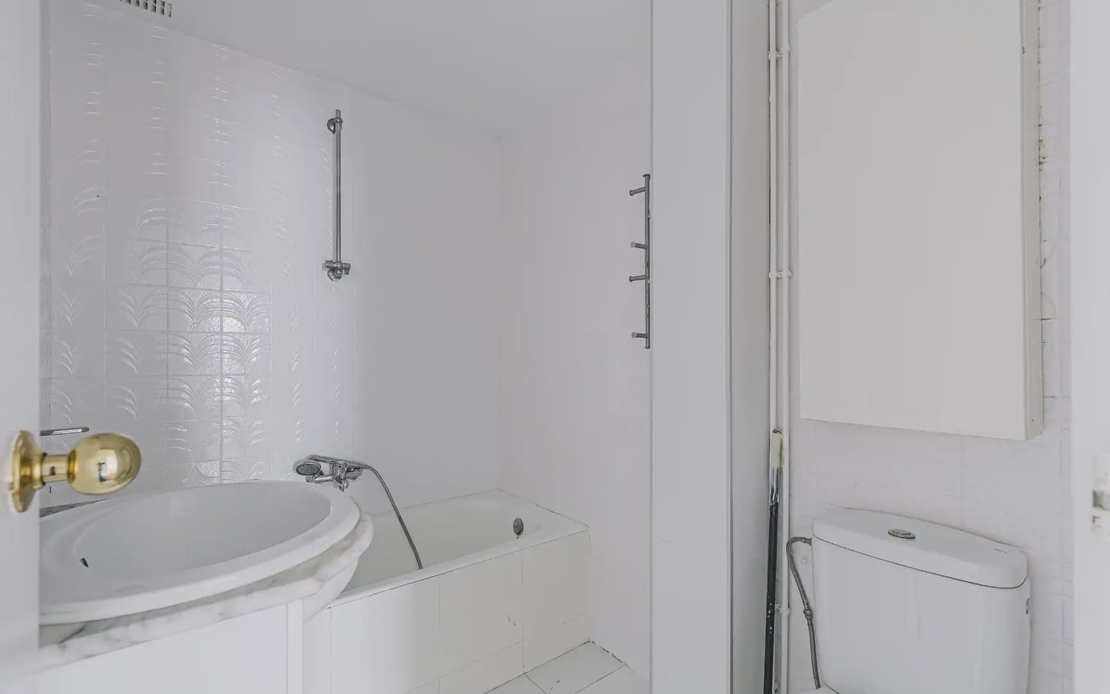 4 slaapkamer Flat te koop in Barcelona stad - € 460.000 (Ref: 10036221)