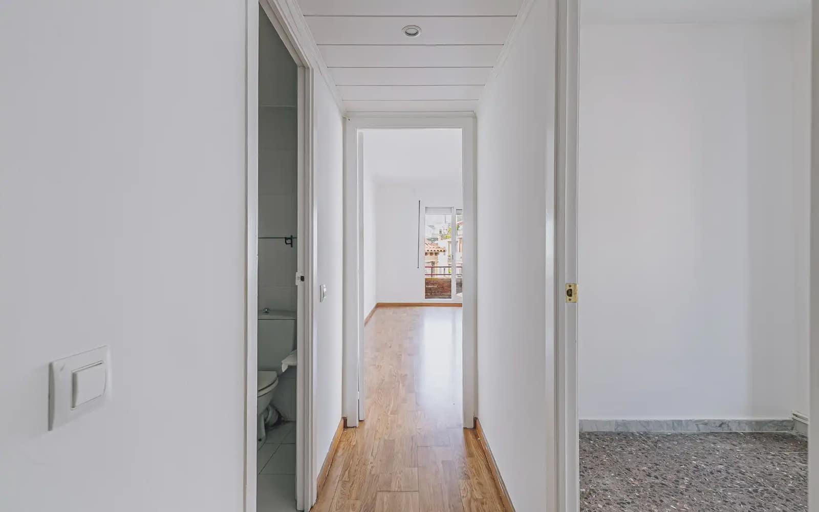 4 slaapkamer Flat te koop in Barcelona stad - € 460.000 (Ref: 10036221)