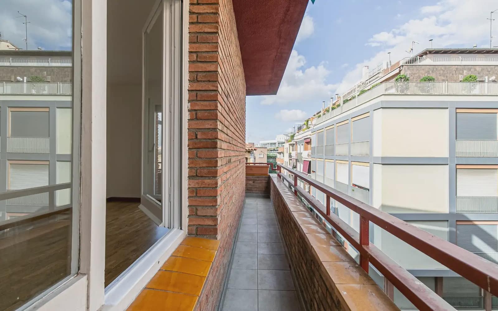 4 slaapkamer Flat te koop in Barcelona stad - € 460.000 (Ref: 10036221)