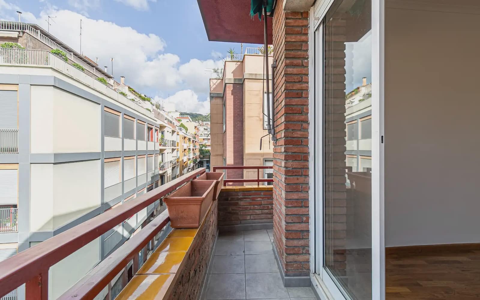 4 slaapkamer Flat te koop in Barcelona stad - € 460.000 (Ref: 10036221)