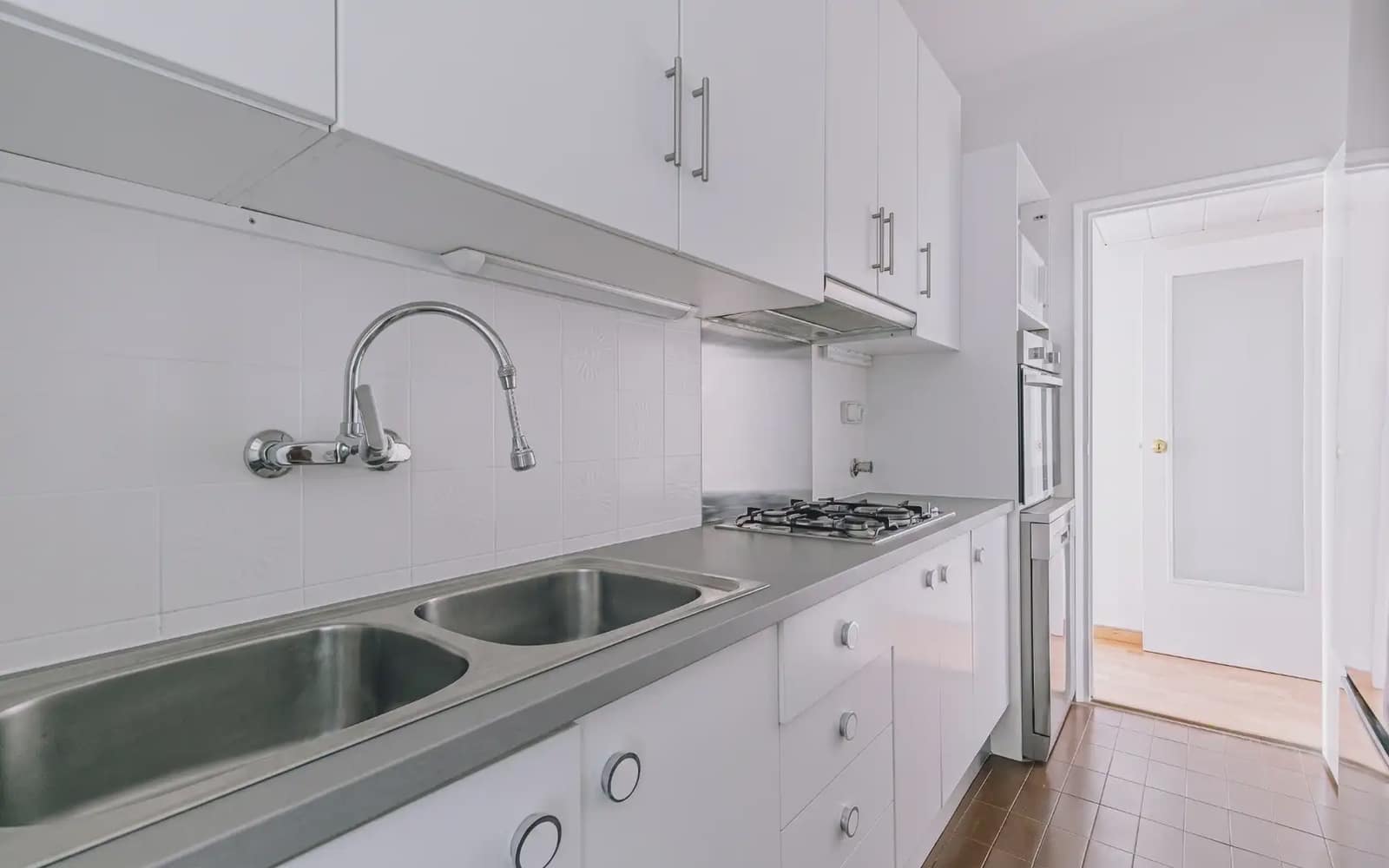 4 slaapkamer Flat te koop in Barcelona stad - € 460.000 (Ref: 10036221)