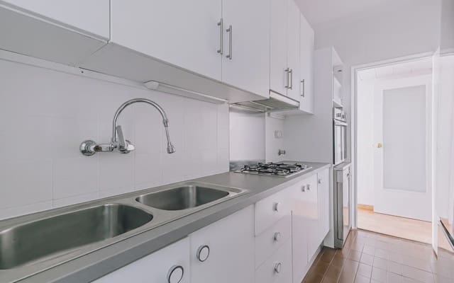 4 chambre Appartement à vendre à El Putxet i El Farró, Barcelone ville - 460 000 € (Ref: 10036221)