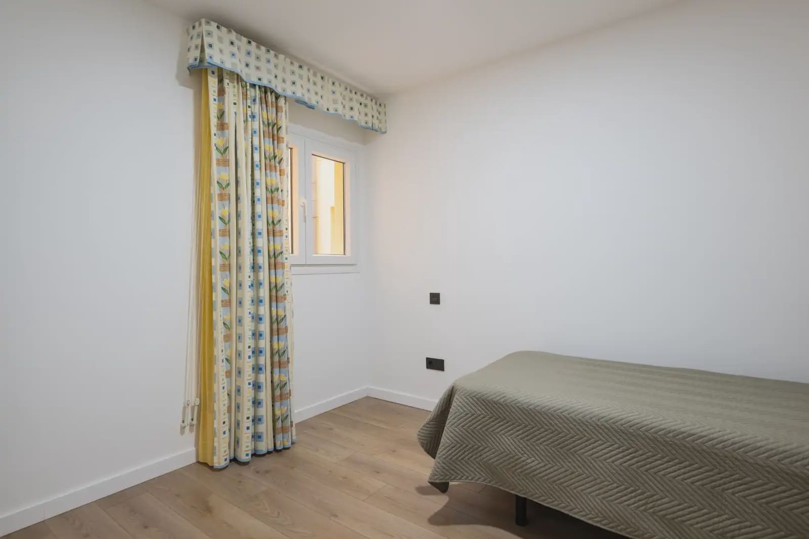 Piso de 2 habitaciones en Las Palmas de Gran Canaria en alquiler - 1.200 € (Ref: 10042071)