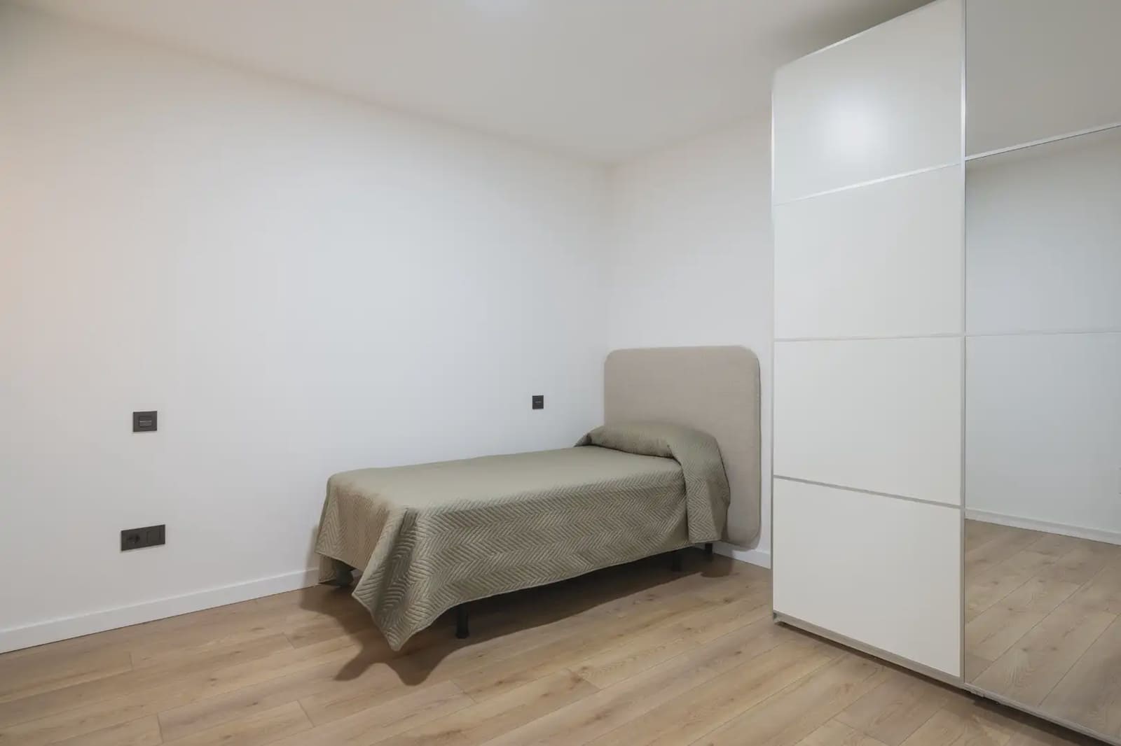 Piso de 2 habitaciones en Las Palmas de Gran Canaria en alquiler - 1.200 € (Ref: 10042071)