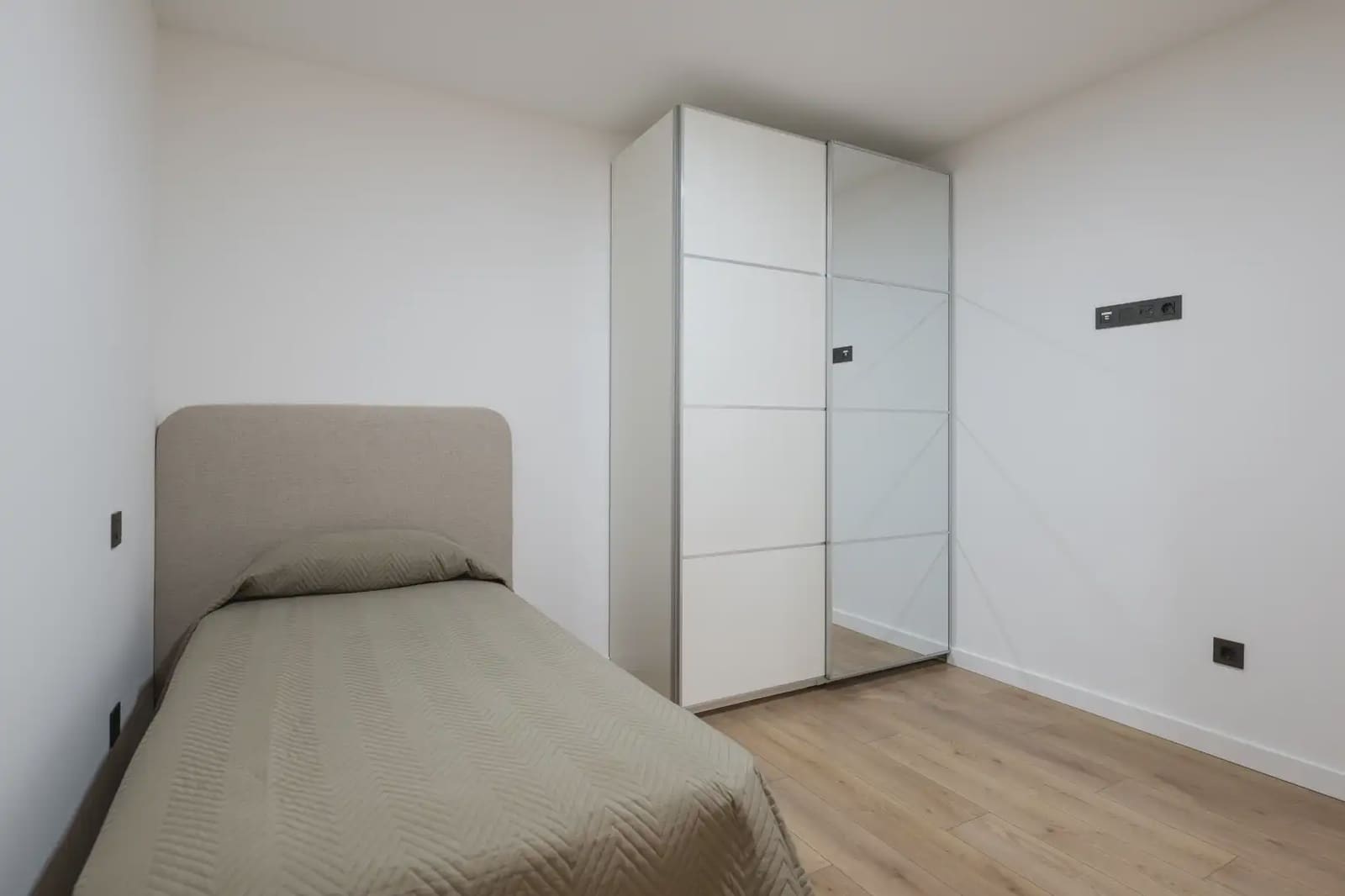 Piso de 2 habitaciones en Las Palmas de Gran Canaria en alquiler - 1.200 € (Ref: 10042071)