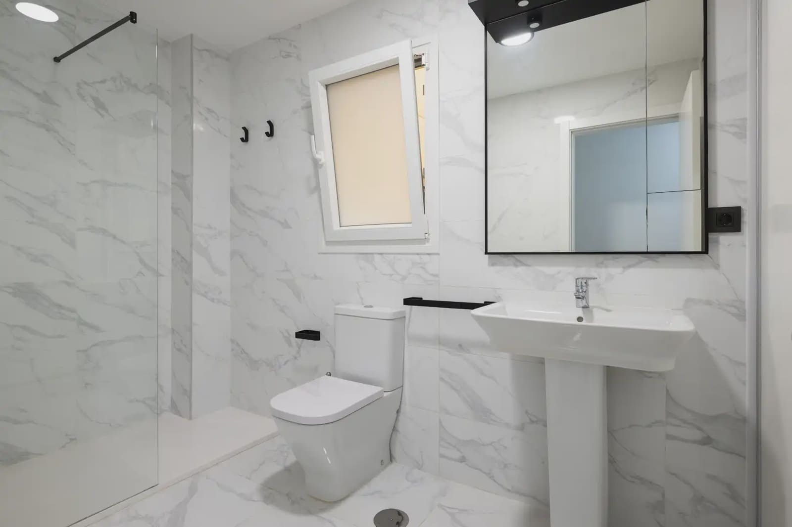 Piso de 2 habitaciones en Las Palmas de Gran Canaria en alquiler - 1.200 € (Ref: 10042071)