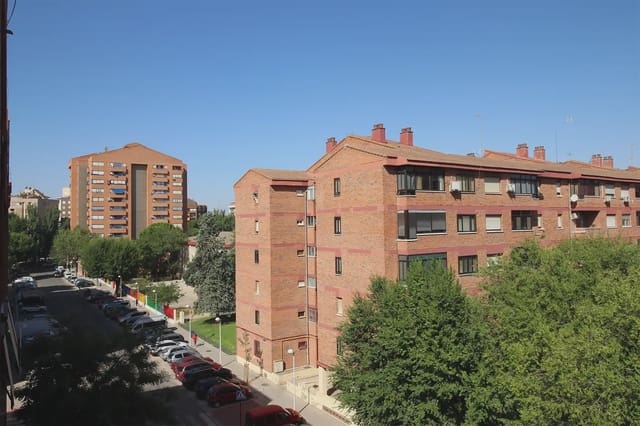 4 makuuhuone Asunto myytävänä paikassa San Antonio Abad, Albacete kaupunki mukana 
autotalli - 245 000 € (Ref: 10050364)