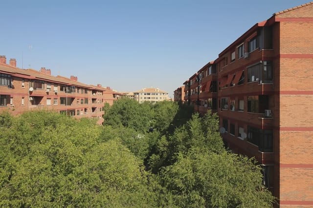 4 makuuhuone Asunto myytävänä paikassa San Antonio Abad, Albacete kaupunki mukana 
autotalli - 245 000 € (Ref: 10050364)