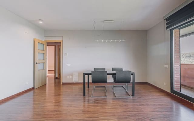3 soverom Leilighet til salgs i El Papiol med svømmebasseng garasje - € 395 000 (Ref: 10054448)