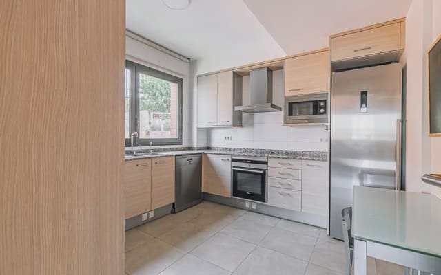 3 soverom Leilighet til salgs i El Papiol med svømmebasseng garasje - € 395 000 (Ref: 10054448)