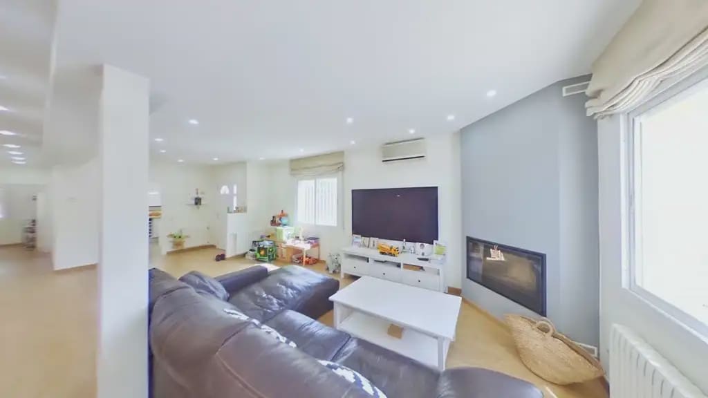 4 chambre Villa/Maison Semi-Mitoyenne à vendre à Sant Fost de Campsentelles avec garage - 580 000 € (Ref: 10054449)