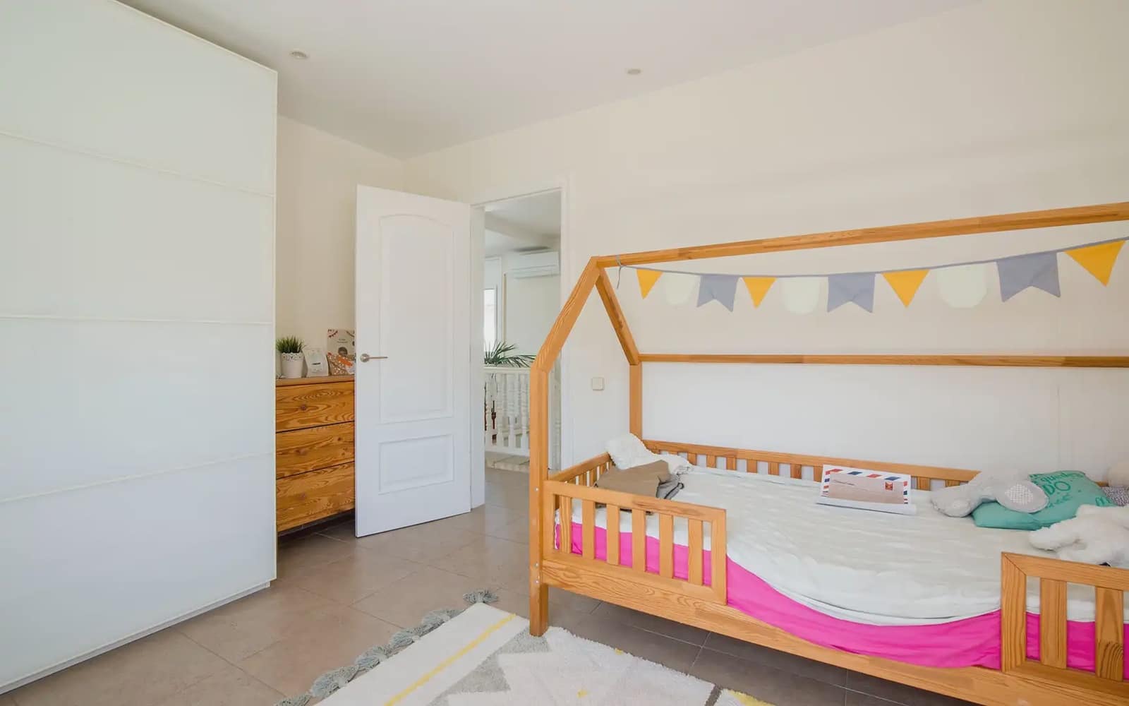 4 chambre Villa/Maison Semi-Mitoyenne à vendre à Sant Fost de Campsentelles avec garage - 580 000 € (Ref: 10054449)
