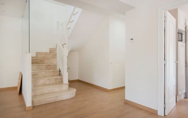 4 chambre Villa/Maison Semi-Mitoyenne à vendre à Sant Fost de Campsentelles avec garage - 580 000 € (Ref: 10054449)