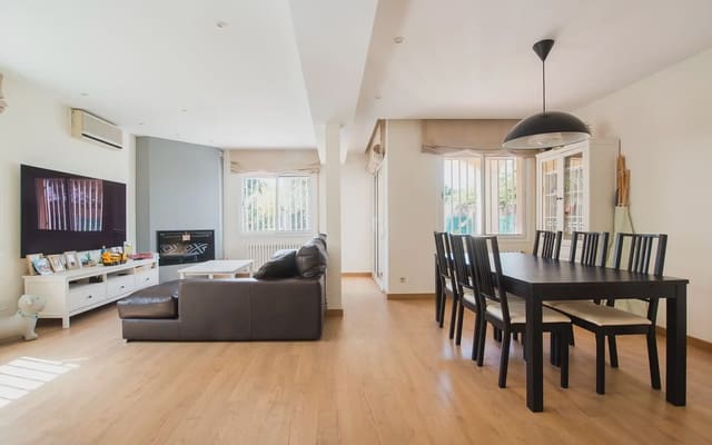 4 chambre Villa/Maison Semi-Mitoyenne à vendre à Sant Fost de Campsentelles avec garage - 580 000 € (Ref: 10054449)