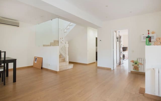 4 chambre Villa/Maison Semi-Mitoyenne à vendre à Sant Fost de Campsentelles avec garage - 580 000 € (Ref: 10054449)