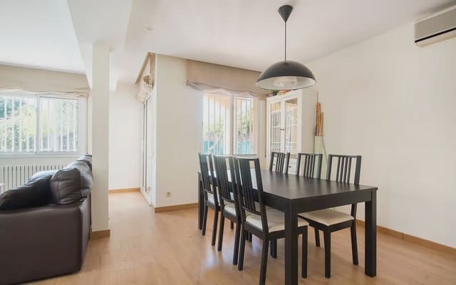 4 chambre Villa/Maison Semi-Mitoyenne à vendre à Sant Fost de Campsentelles avec garage - 580 000 € (Ref: 10054449)