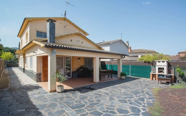 4 chambre Villa/Maison Semi-Mitoyenne à vendre à Sant Fost de Campsentelles avec garage - 580 000 € (Ref: 10054449)