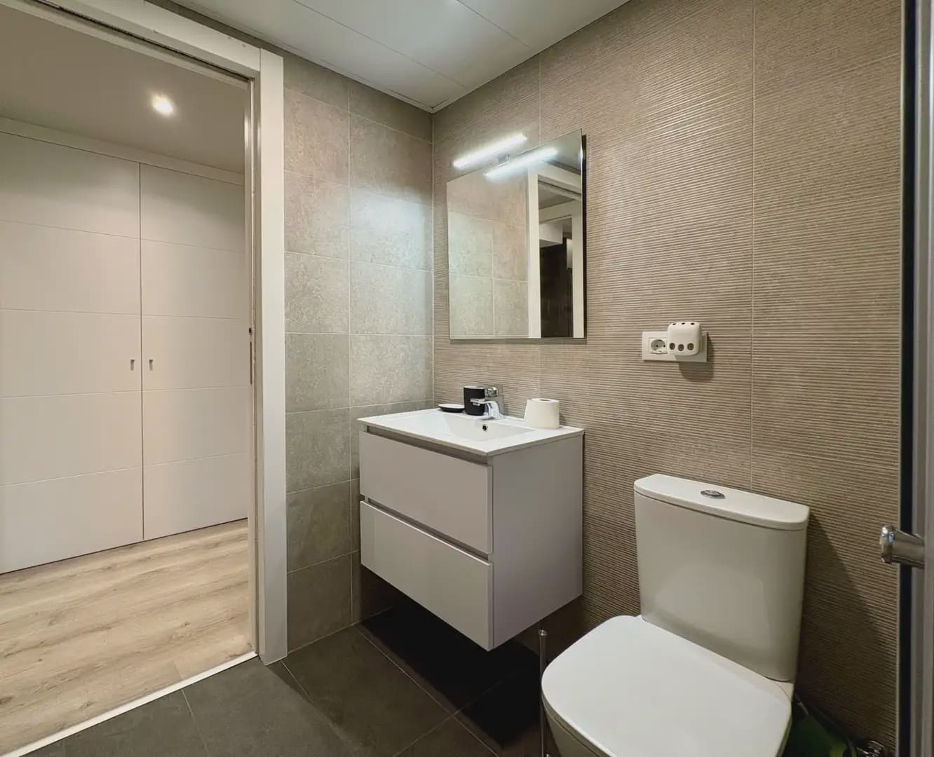 1 quarto Apartamento para arrendar em Barcelona cidade com garagem - 1 216 € (Ref: 10057671)