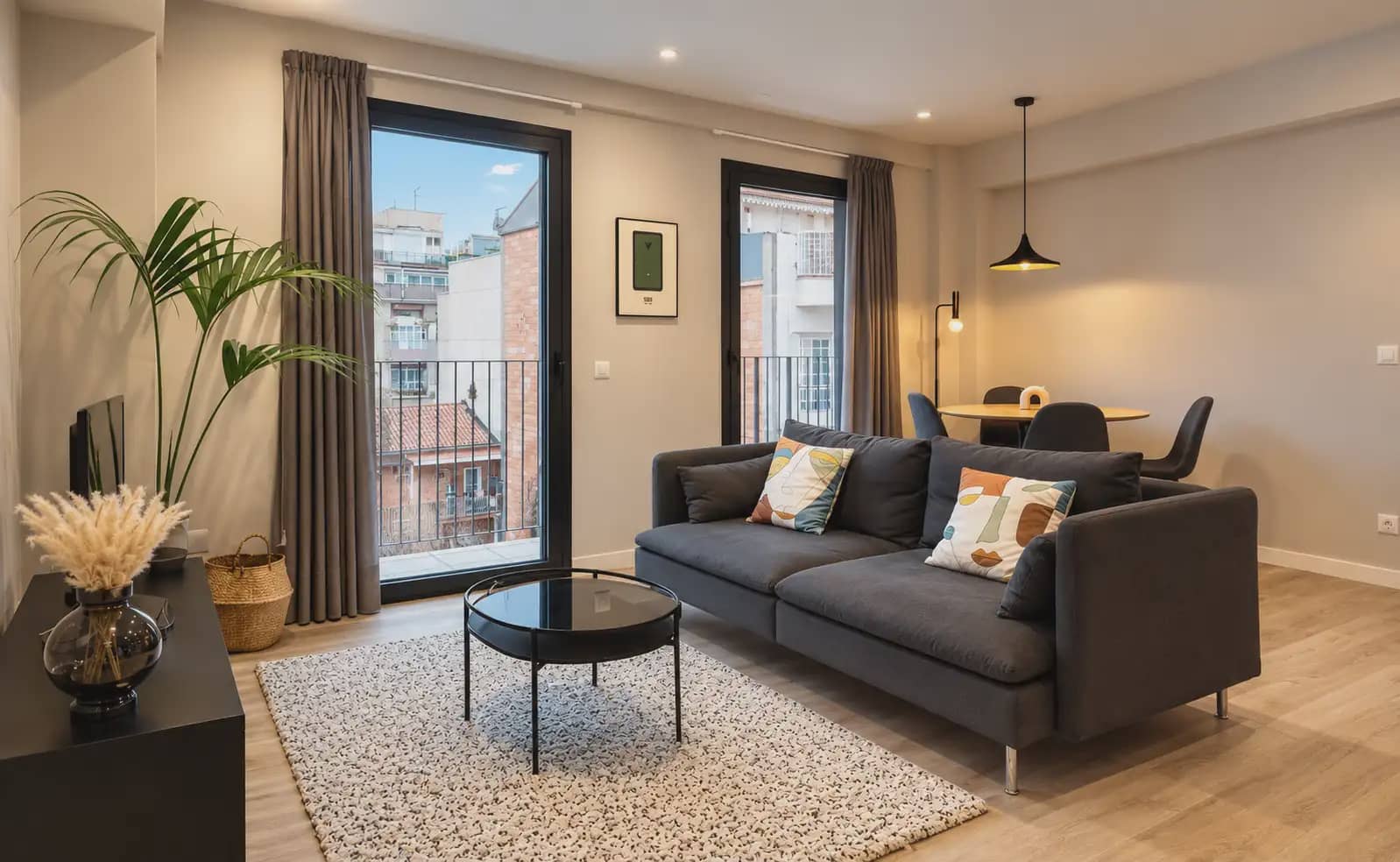 1 quarto Apartamento para arrendar em Barcelona cidade com garagem - 1 216 € (Ref: 10057671)
