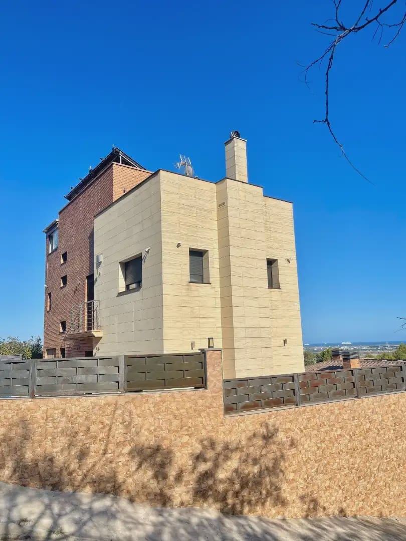 Chalet de 6 habitaciones en Sant Boi de Llobregat en venta con piscina garaje - 625.000 € (Ref: 10057672)