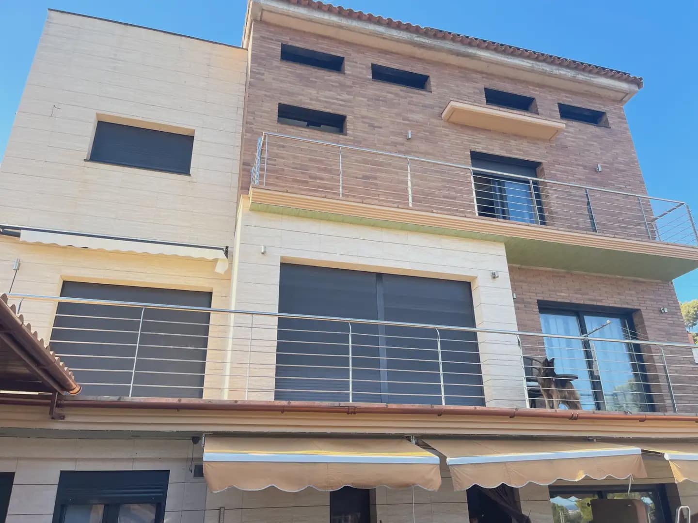 Chalet de 6 habitaciones en Sant Boi de Llobregat en venta con piscina garaje - 625.000 € (Ref: 10057672)