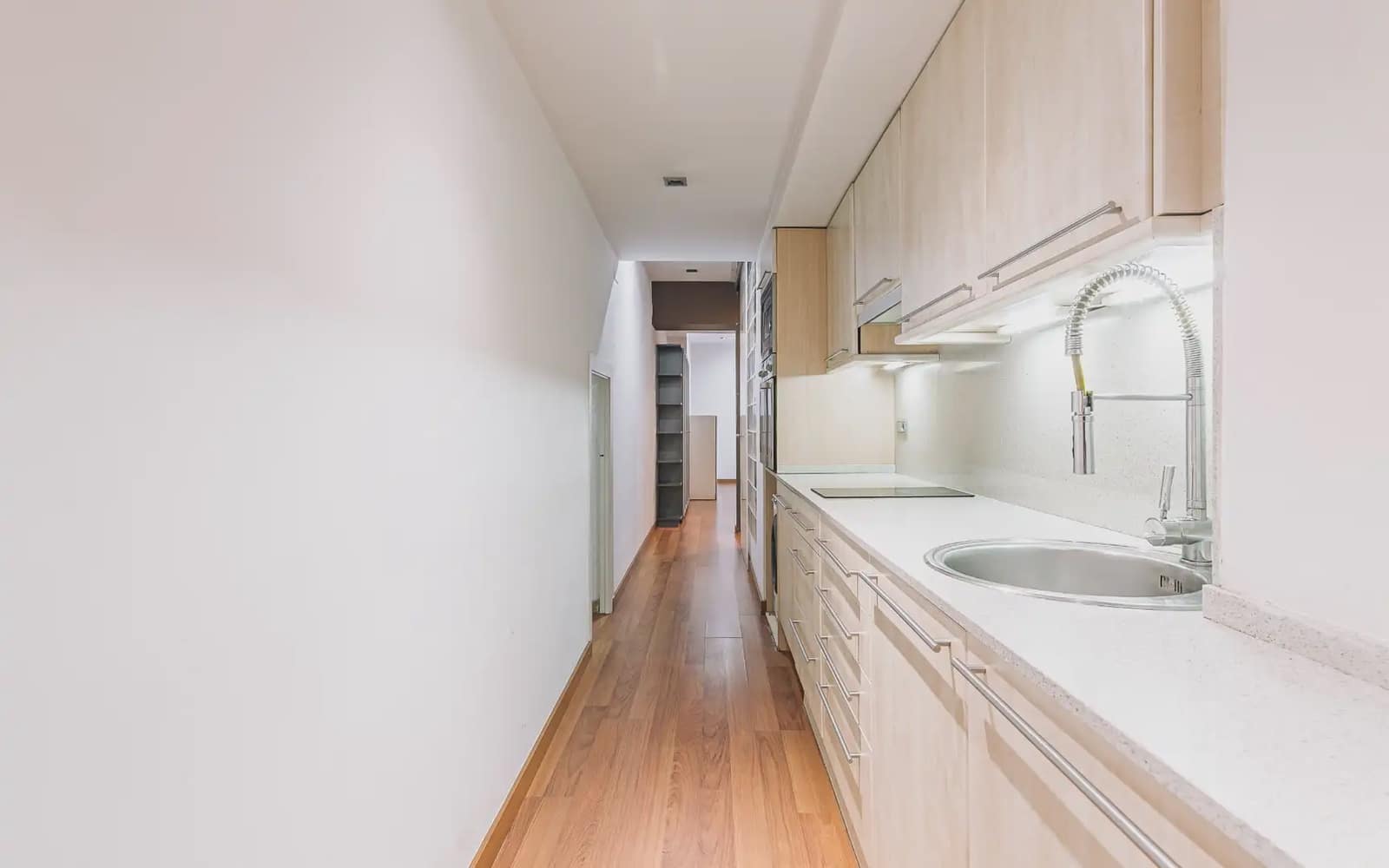 Kaupallinen myytävänä paikassa Barcelona kaupunki - 195 000 € (Ref: 10062908)