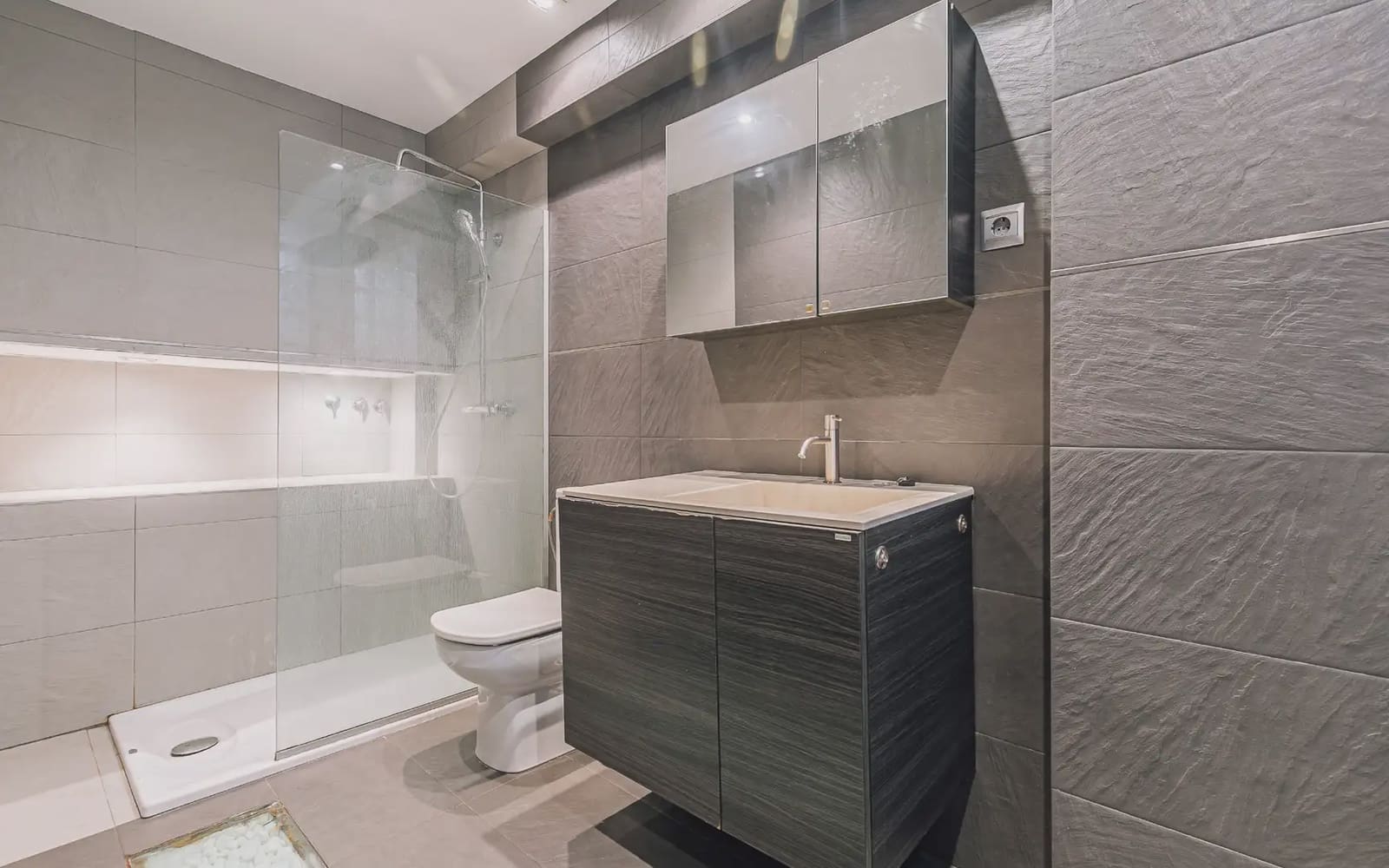 Kaupallinen myytävänä paikassa Barcelona kaupunki - 195 000 € (Ref: 10062908)