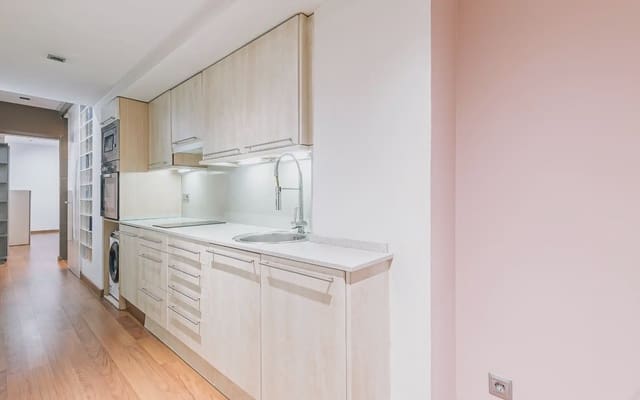 Kaupallinen myytävänä paikassa Sant Gervasi - Galvany, Barcelona kaupunki - 195 000 € (Ref: 10062908)