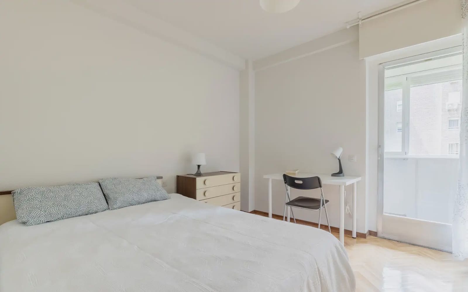 4 soveværelse Lejlighed til leje i Madrid by med garage - € 2.350 (Ref: 10073070)