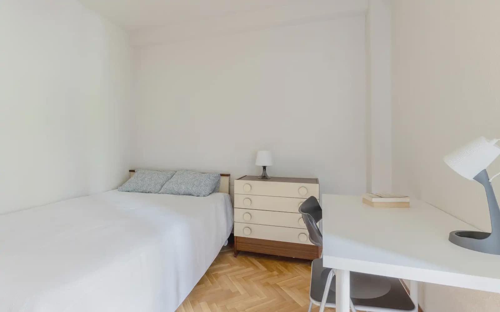 4 soveværelse Lejlighed til leje i Madrid by med garage - € 2.350 (Ref: 10073070)