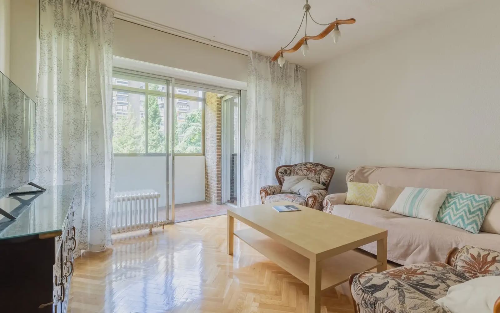 4 soveværelse Lejlighed til leje i Madrid by med garage - € 2.350 (Ref: 10073070)