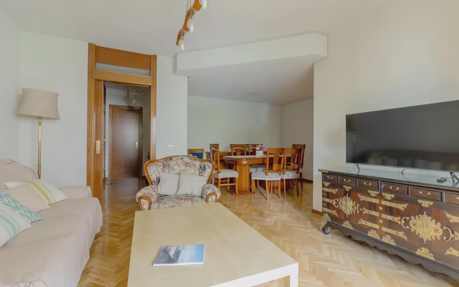 4 soveværelse Lejlighed til leje i Madrid by med garage - € 2.350 (Ref: 10073070)