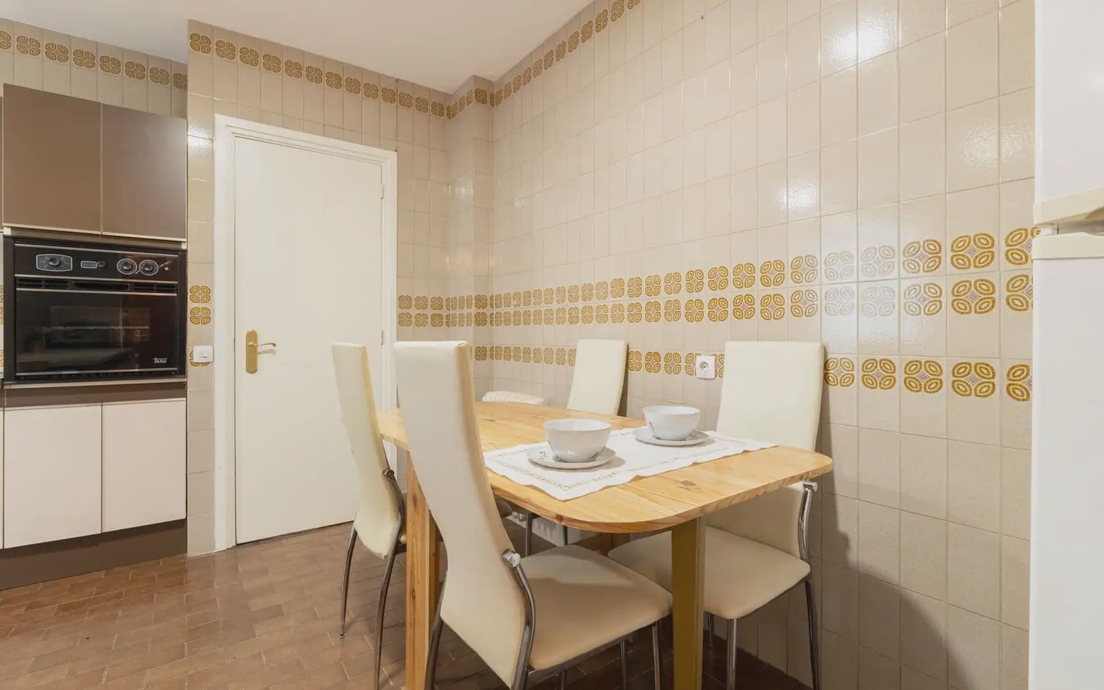 4 soveværelse Lejlighed til leje i Madrid by med garage - € 2.350 (Ref: 10073070)
