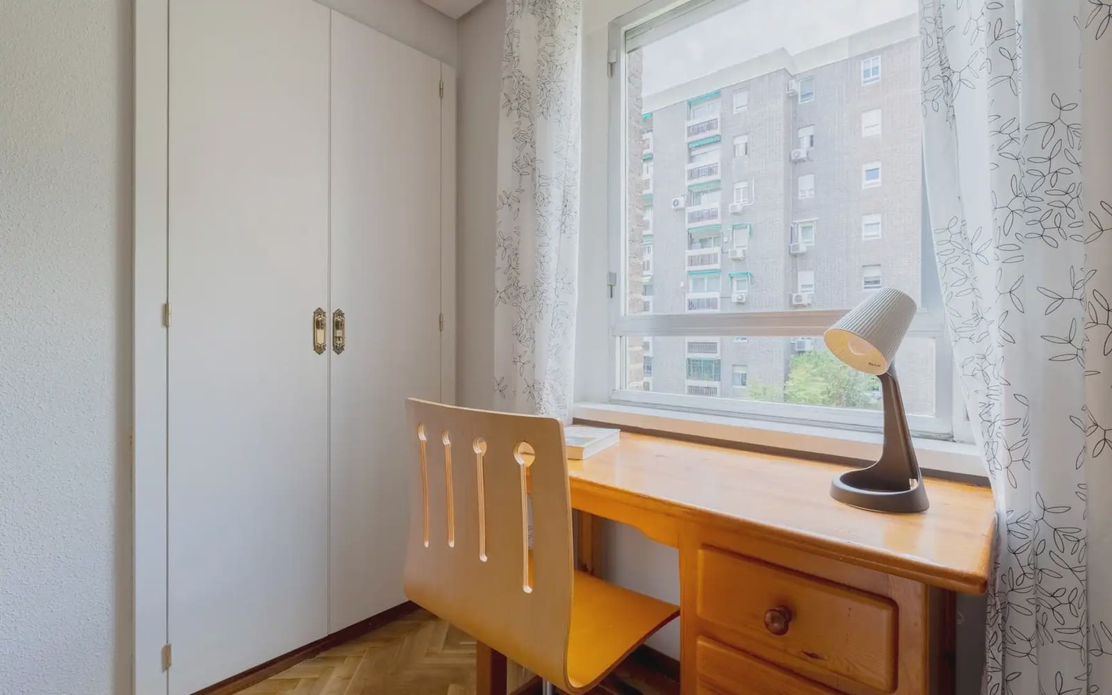 4 soveværelse Lejlighed til leje i Madrid by med garage - € 2.350 (Ref: 10073070)